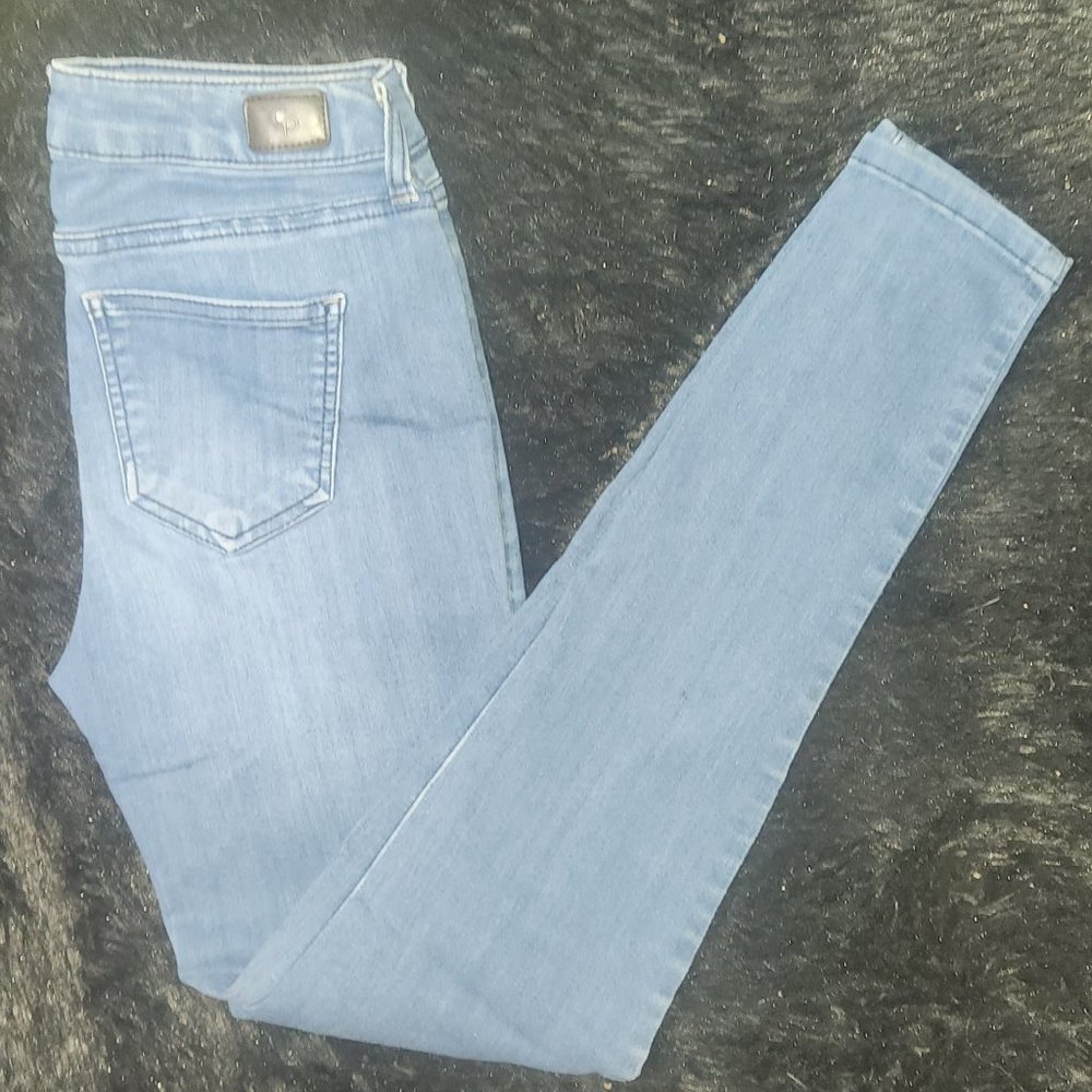 Celebrity Pink Ladies skinny jeans in size 3/ 26" waist